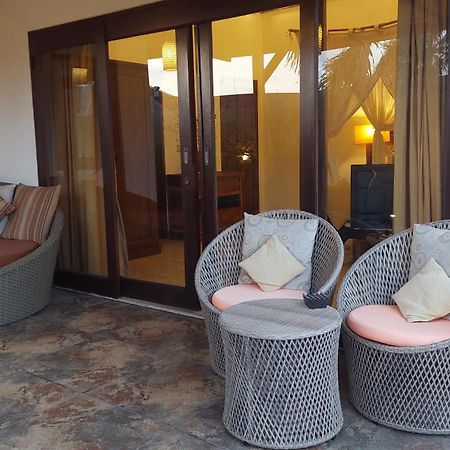 Villa Heliconia Seminyak Rum bild